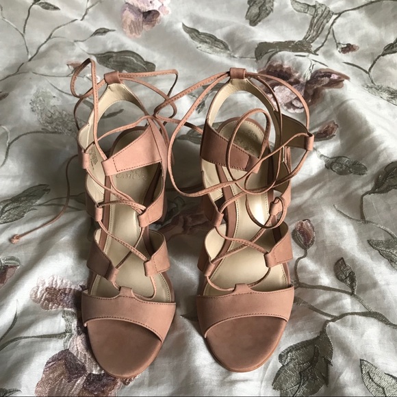 Vince Camuto Strappy Ankle Wrap Block Heel 🐪 - Picture 4 of 4